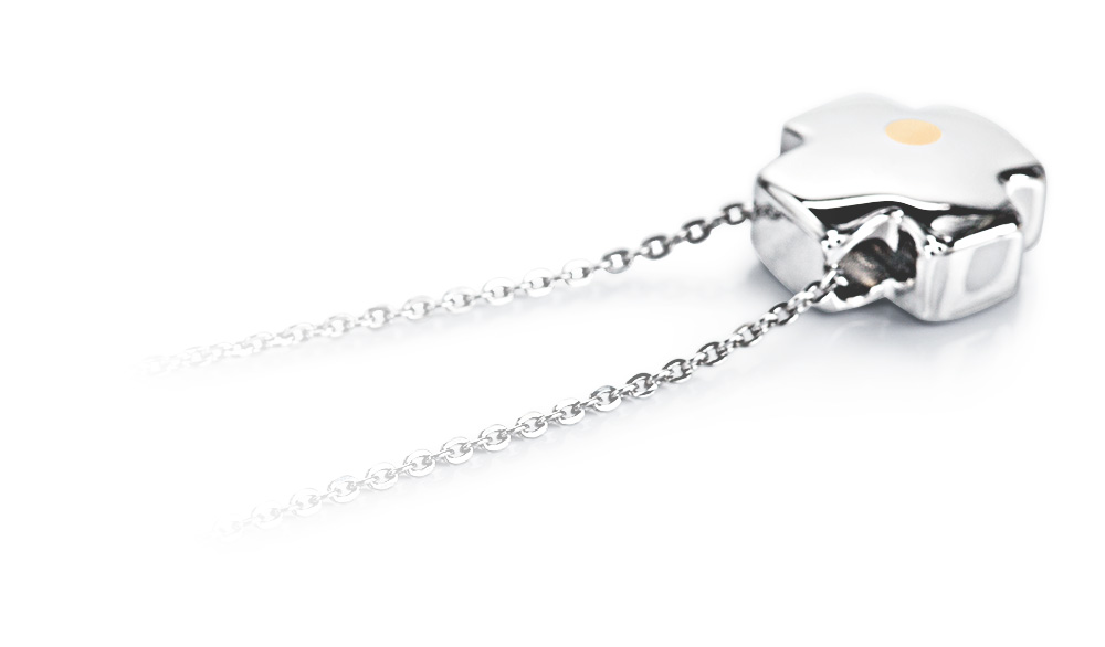 耐久性のあるチタンやステンレス、18金を使用したメモリアルジュエリー